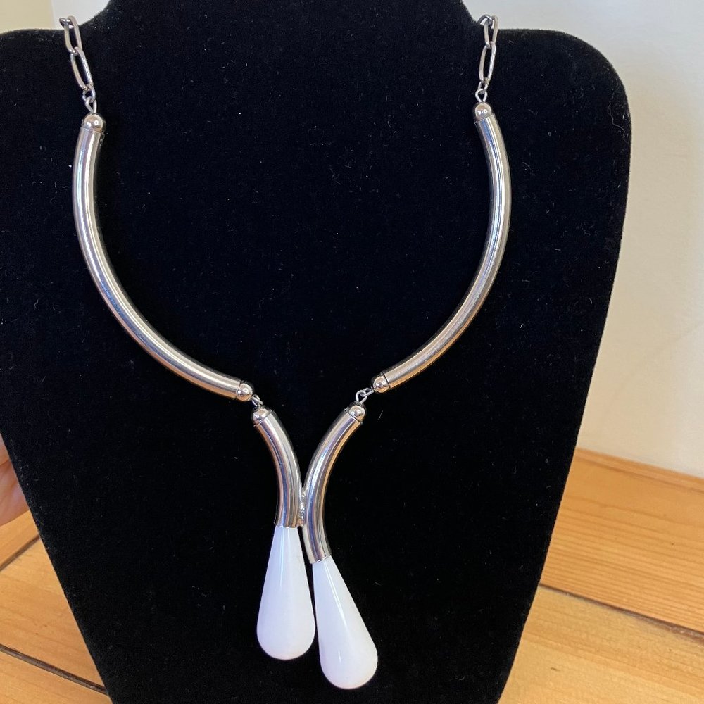 Modernist Silver-Tone Curved Collar Necklace White Plastic Teardrop Pendant